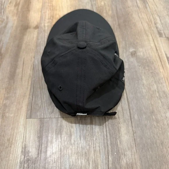 Titleist Hat Men's Black White Grey Rock Golf Club Adjustable Hook & Loop Cap - Picture 2 of 4